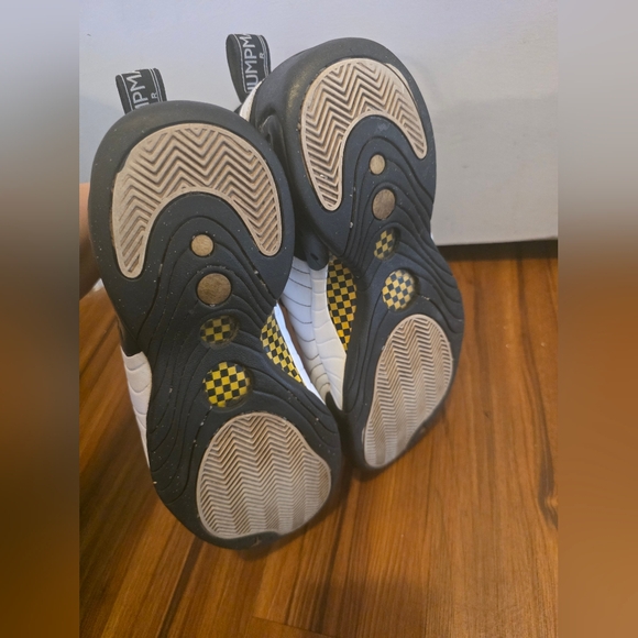 Jordan Black and White Sneakers - Picture 3 of 6